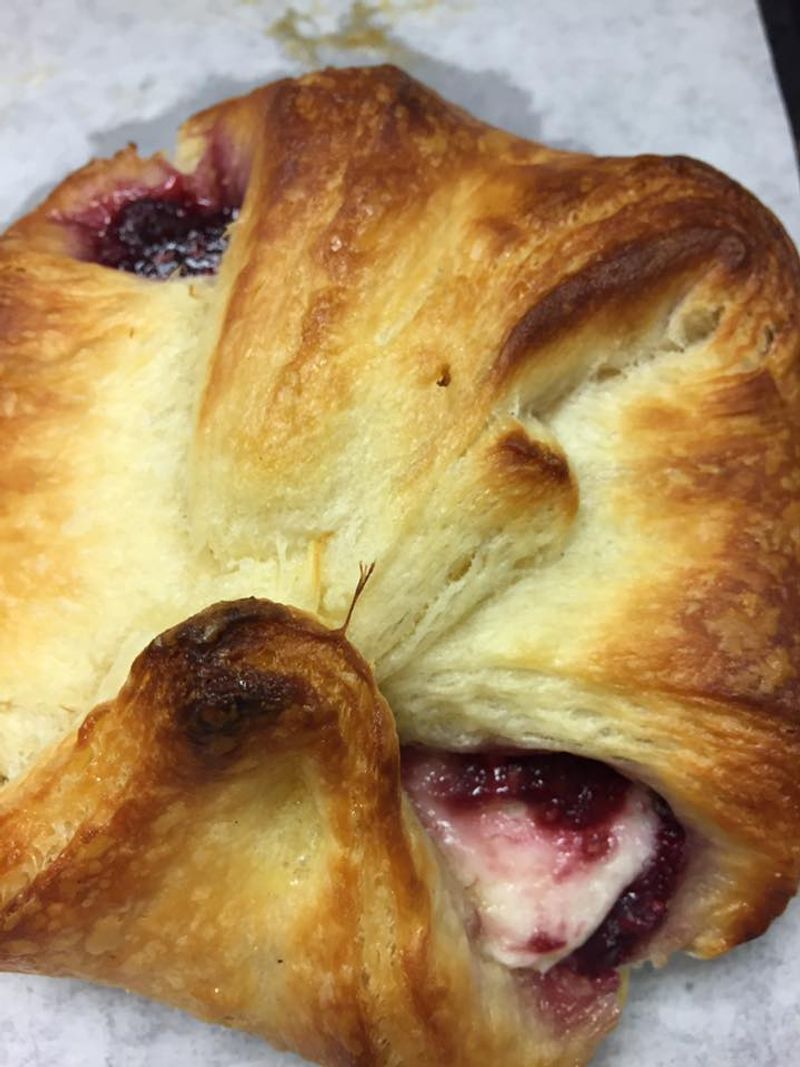 A Cozy, No-Frills Spot For Families And Bread Nerds
