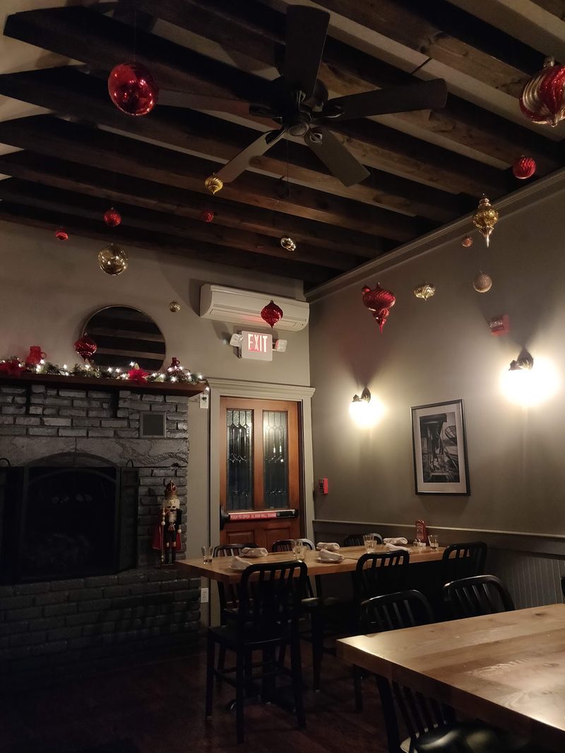 A Cozy, Rustic Atmosphere A Cozy, Rustic Atmosphere