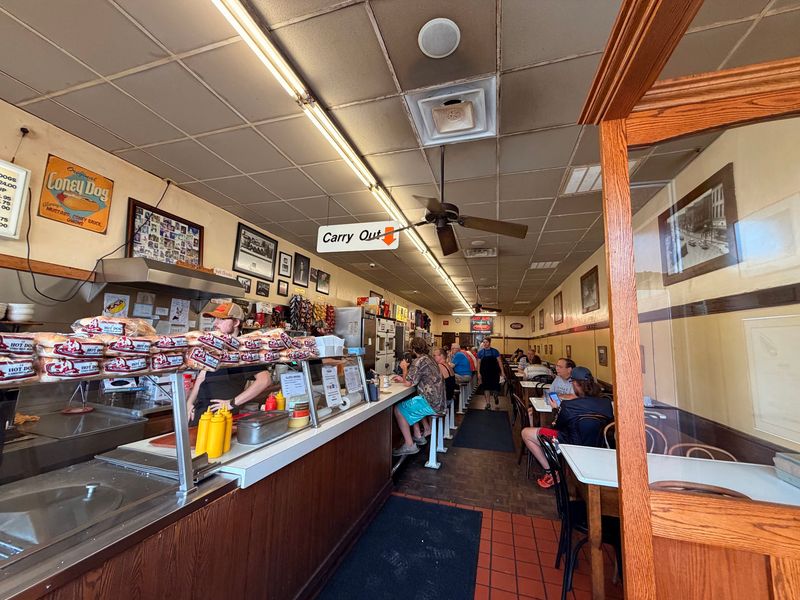 A Downtown Counter With a Century of Practice A Downtown Counter With a Century of Practice