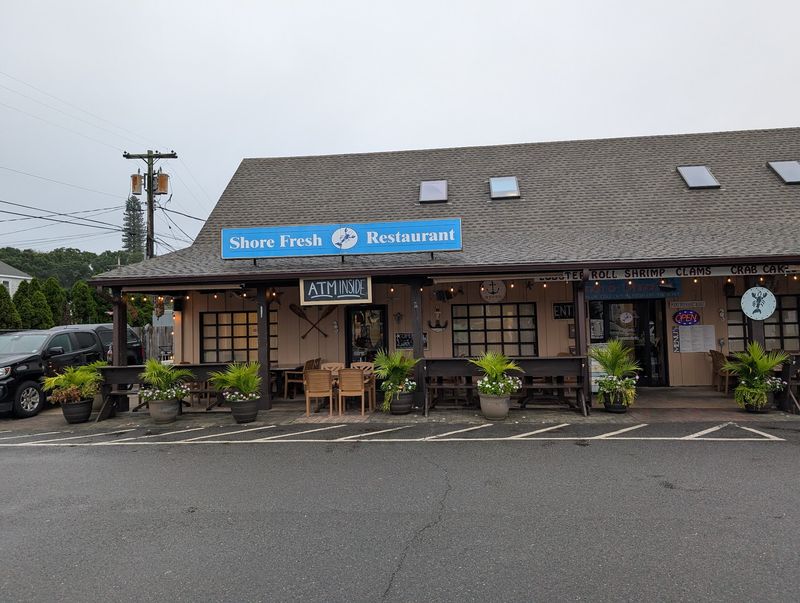 A Fish Market and a Dining Room Under One Roof A Fish Market and a Dining Room Under One Roof