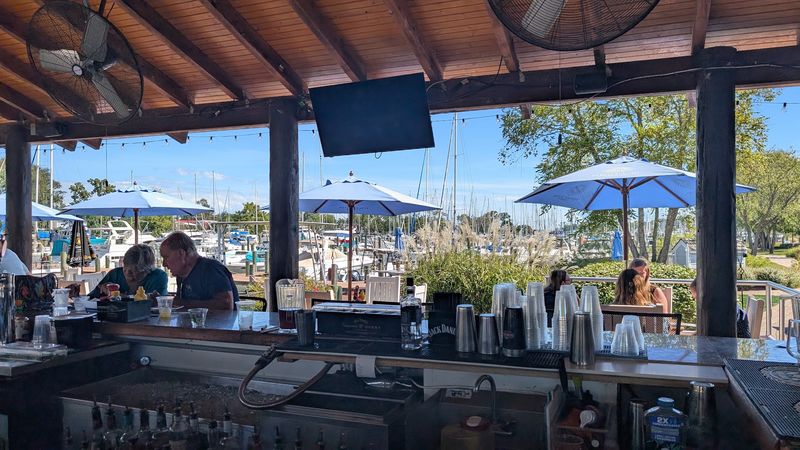 A Harbor Hangout Worth the Detour A Harbor Hangout Worth the Detour