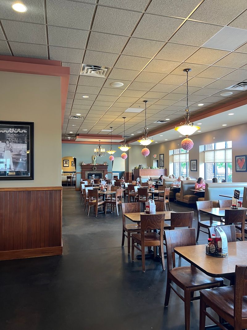 A Lake Country Cafe That Feeds You From Sunrise To Supper A Lake Country Cafe That Feeds You From Sunrise To Supper