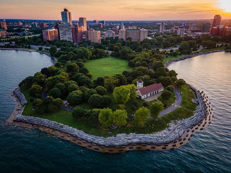 A Lakeside Treasure Worth the Drive