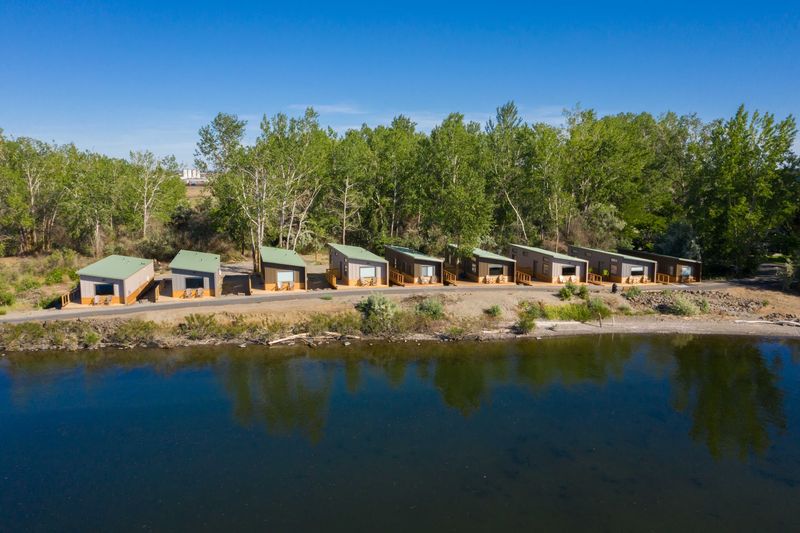 A Lodge Tucked Along the Columbia