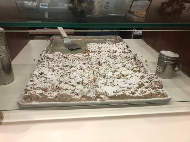 A Main Street Bakery With a Clear Specialty A Main Street Bakery With a Clear Specialty