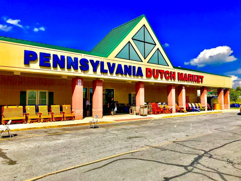 A Market Hiding on Potomac Avenue