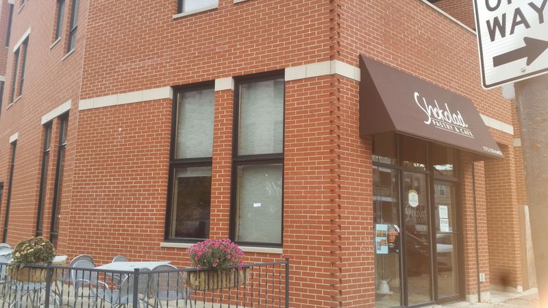 A Modest Storefront on West Chicago Avenue A Modest Storefront on West Chicago Avenue
