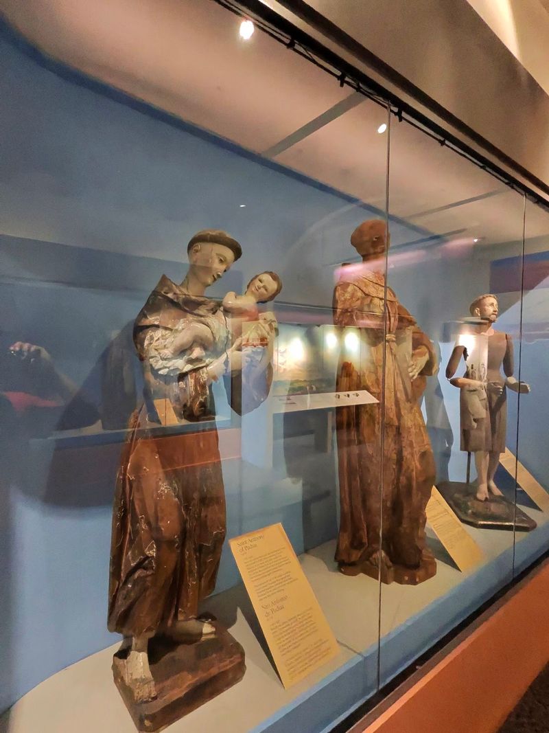 A Museum With Two Languages