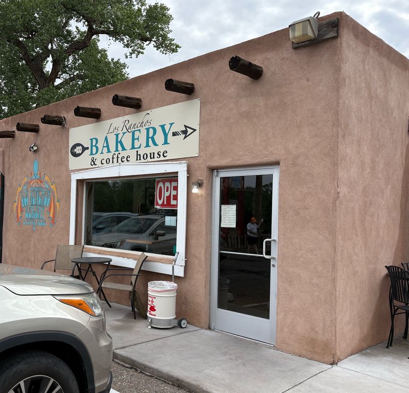 A Neighborhood Bakery on 4th Street A Neighborhood Bakery on 4th Street