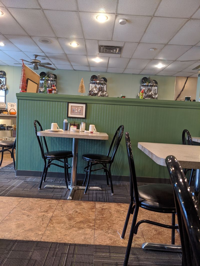 A Neighborhood Diner With an Old-School Feel A Neighborhood Diner With an Old-School Feel