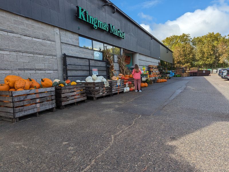 A Neighborhood Market With More Than 90 Years of History A Neighborhood Market With More Than 90 Years of History