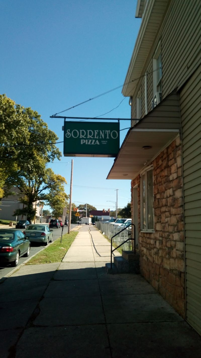 A Neighborhood Pizzeria With Something for Everyone A Neighborhood Pizzeria With Something for Everyone