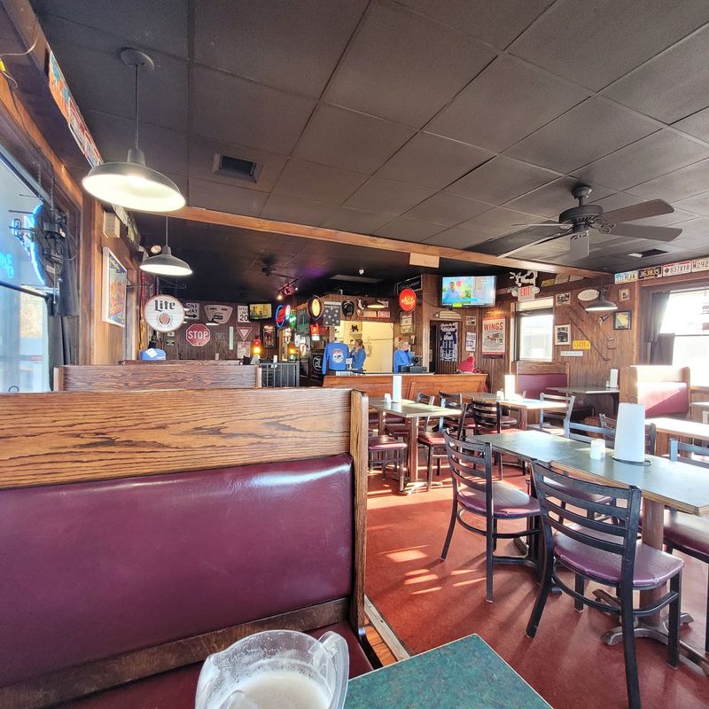 A Neighborhood Wing Spot on North Brookwood Avenue