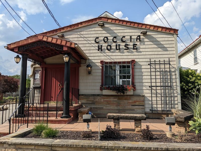 A Pizza House That Has Held Its Corner Since 1958