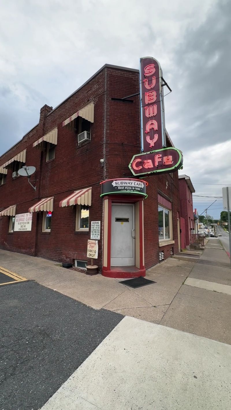 A Pizza Shop on Herr Street With Decades Behind It