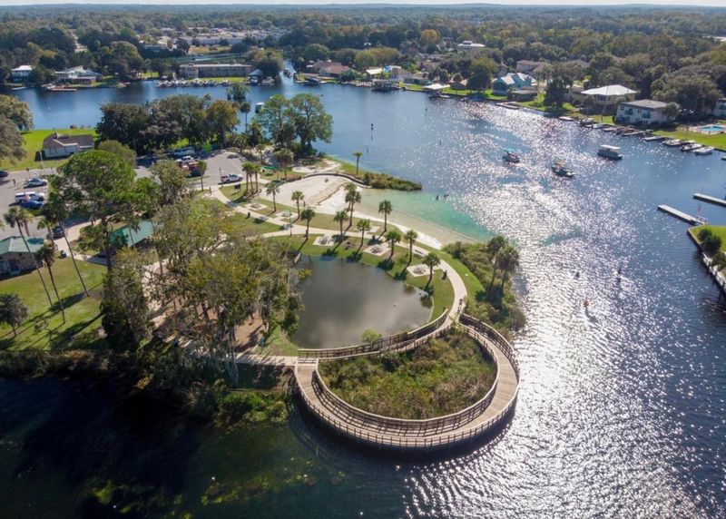 A Pocket-Sized City Park With Spring Water Right Up Front A Pocket-Sized City Park With Spring Water Right Up Front