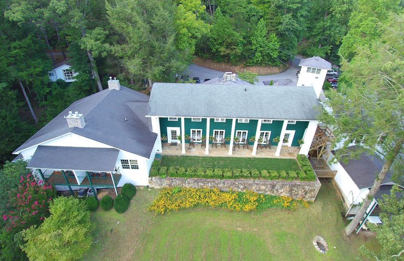 A Quiet Address Above the Gatlinburg Bustle