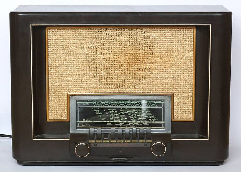 A Radio That Had Gone Silent A Radio That Had Gone Silent