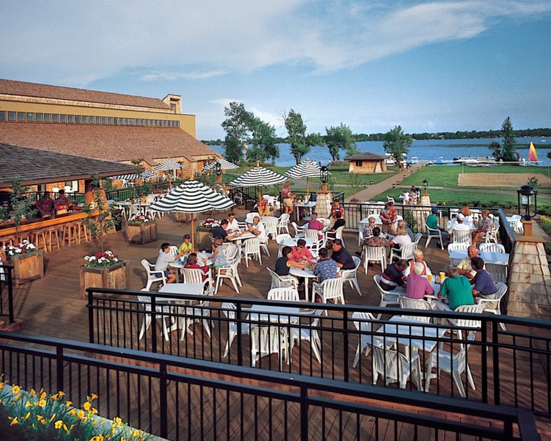 A Resort Hotel on the Shores of Lake Darling A Resort Hotel on the Shores of Lake Darling