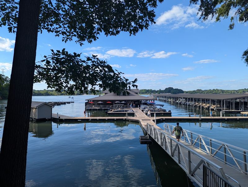 A Restaurant That Floats on Tims Ford Lake Country