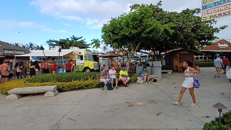 A Retro Island Look That Sets the Mood