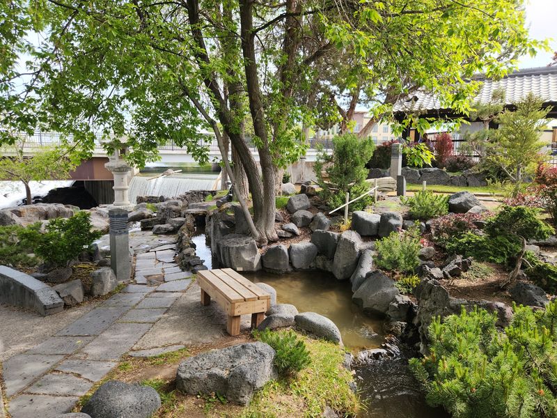 A Riverside Retreat on West Broadway A Riverside Retreat on West Broadway