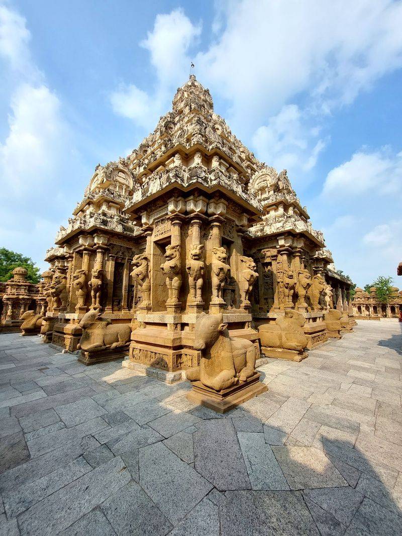 A Royal Build Around 700 CE A Royal Build Around 700 CE