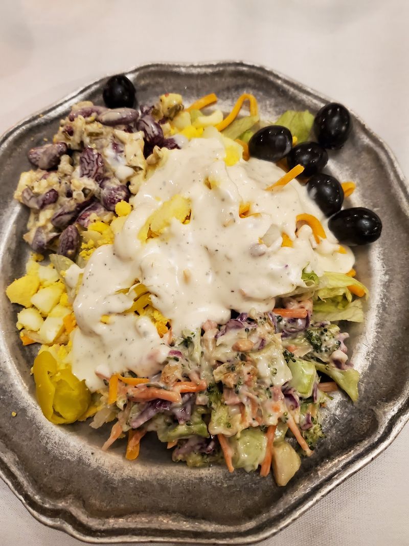 A Salad Bar With a Loyal Following
