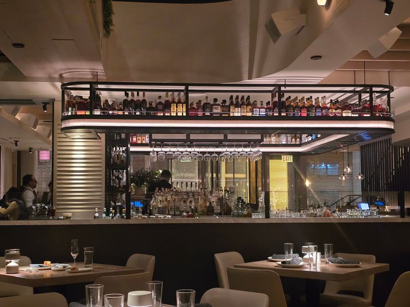A Seafood House on the Chicago River