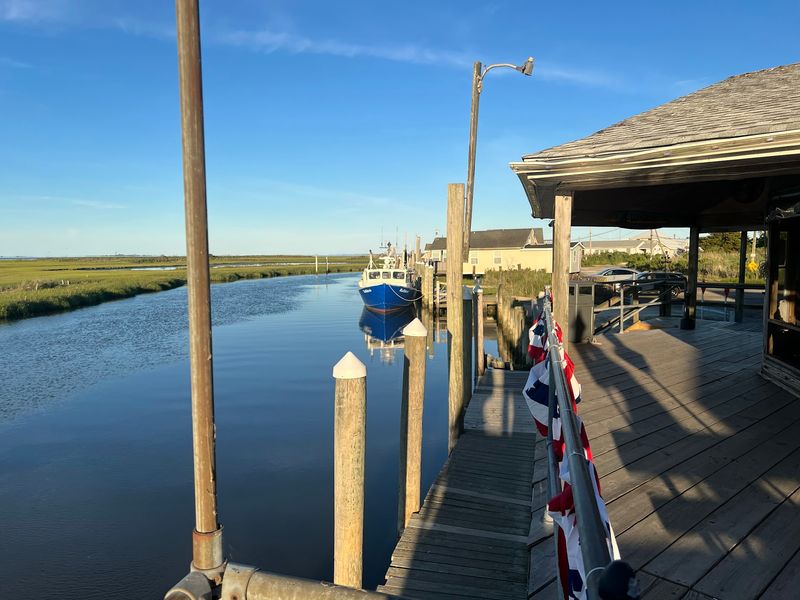 A Seafood Stop Beyond the Usual Route A Seafood Stop Beyond the Usual Route