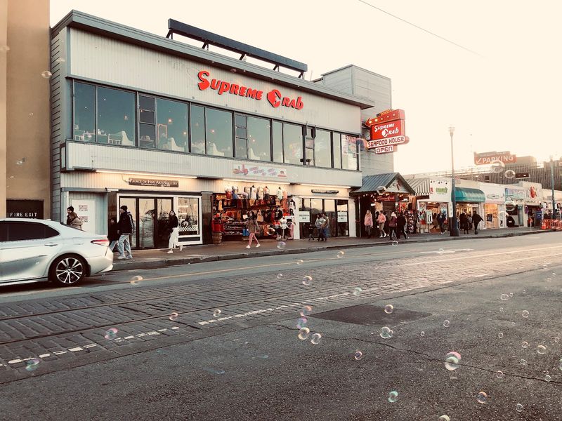 A Second-Floor Seafood Spot on Jefferson Street