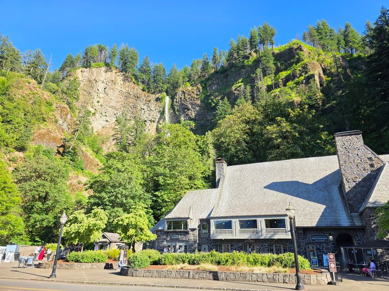 A Stone Lodge Tucked Into the Gorge