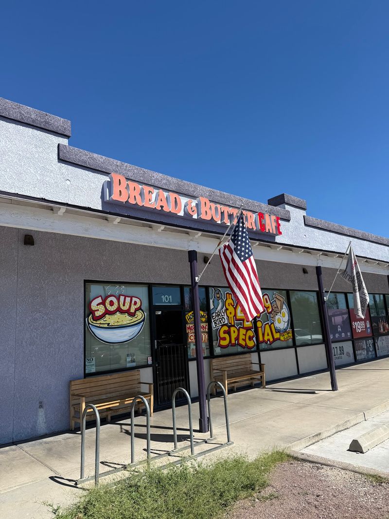 A Strip-Mall Diner on 22nd Street