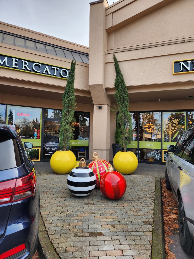 A Strip Mall Surprise in Lake Oswego A Strip Mall Surprise in Lake Oswego