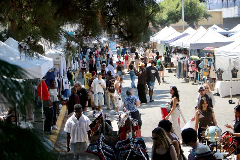 A Sunday Market on Melrose Avenue A Sunday Market on Melrose Avenue