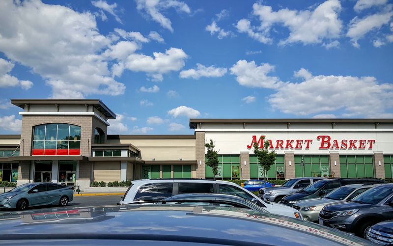 A Supersized Supermarket on South Broadway