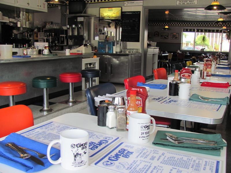A Throwback Dining Room Since 1980
