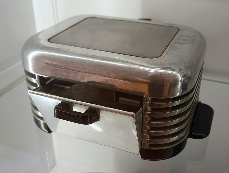 A Toaster That Stopped Toasting A Toaster That Stopped Toasting