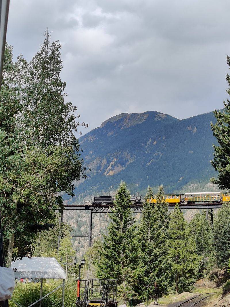 A Train Loop That Crosses Itself A Train Loop That Crosses Itself