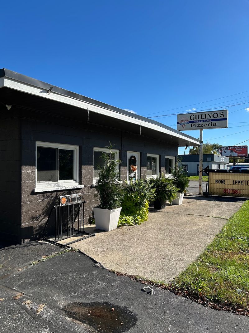 A Wood-Fired Pizzeria on North Henry Street