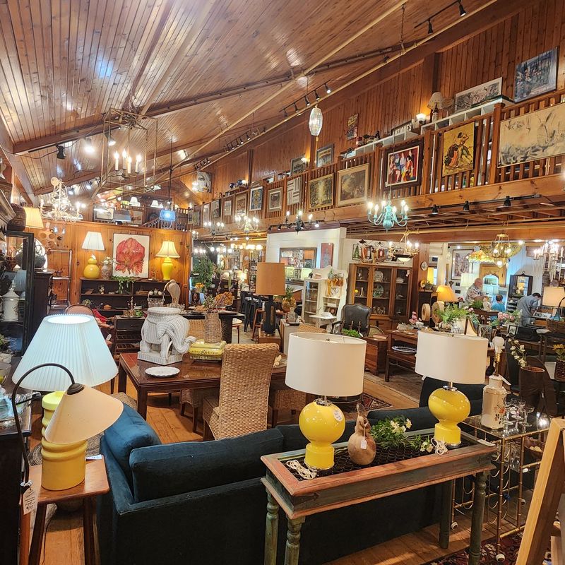 A Worthwhile Stop for Curious Shoppers A Worthwhile Stop for Curious Shoppers