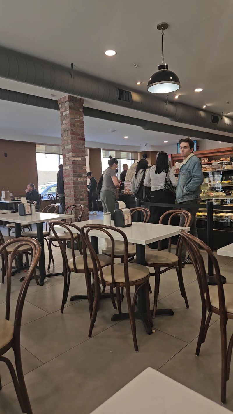 A bakery built for both stops and pauses A bakery built for both stops and pauses
