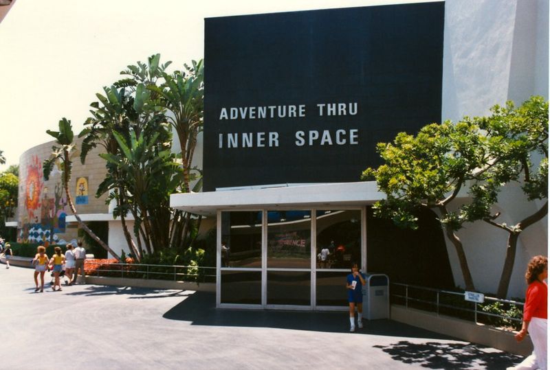 Adventures Thru Inner Space – Disneyland, California (1967–1985) Adventures Thru Inner Space – Disneyland, California (1967–1985)
