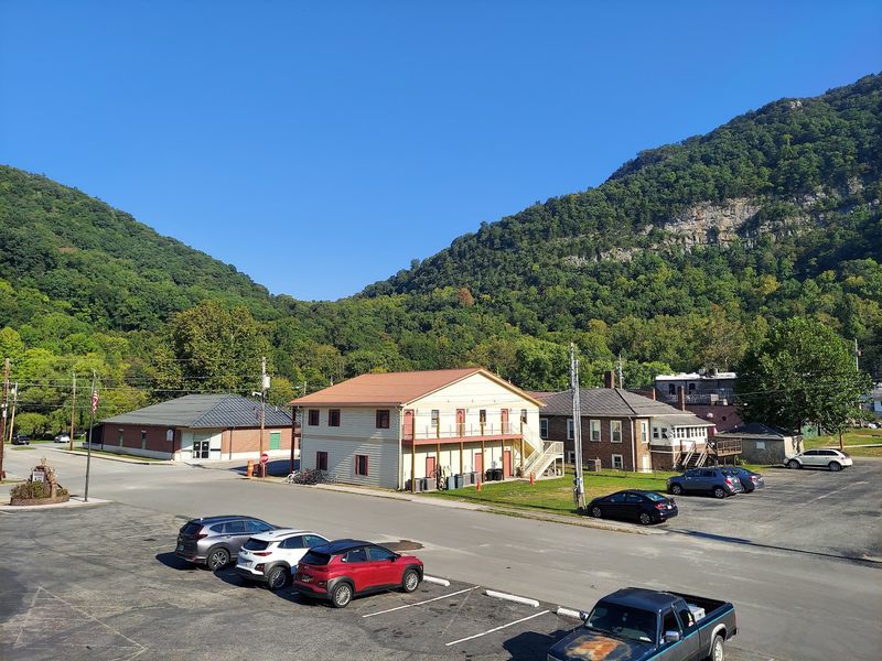 An Easy Drive From Knoxville and Beyond An Easy Drive From Knoxville and Beyond