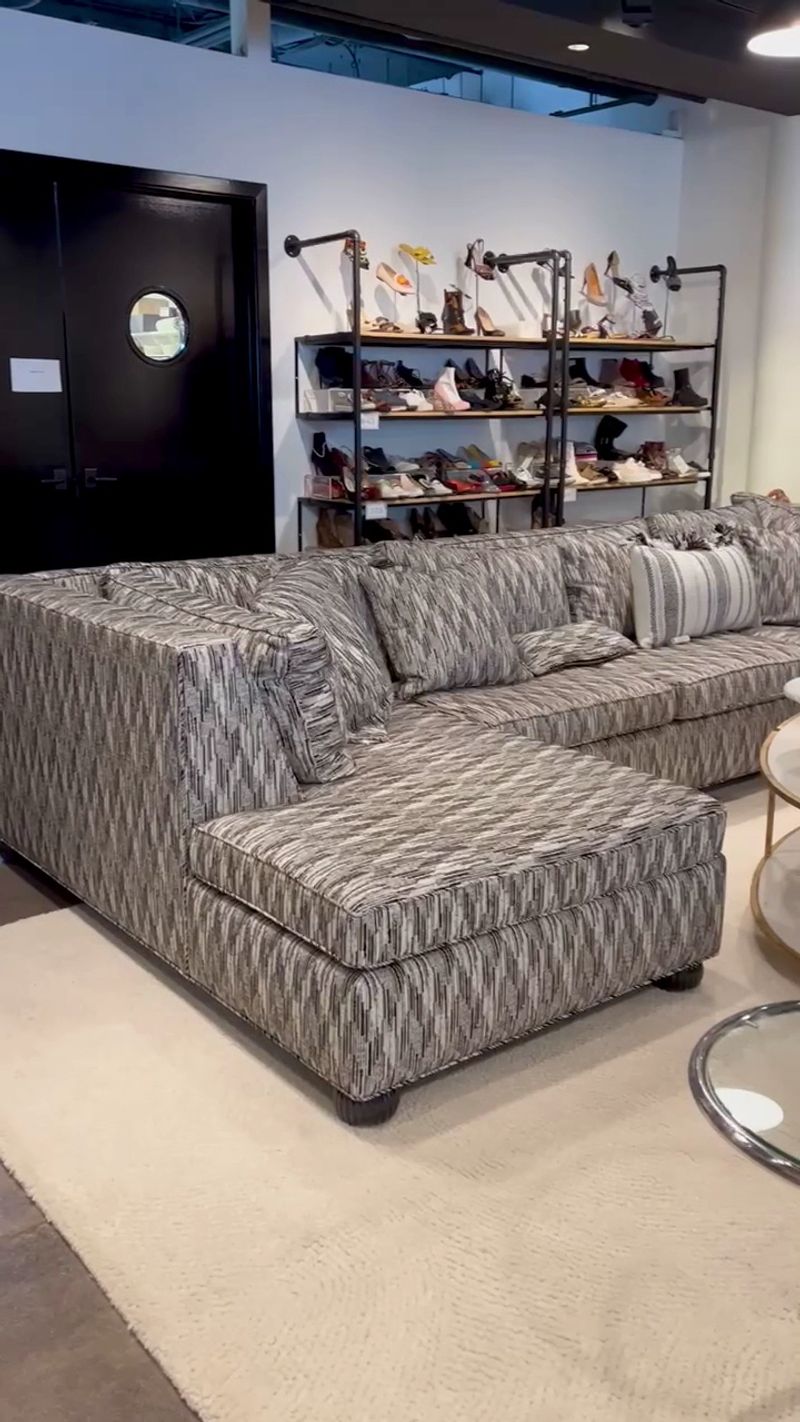 An Easy, Uncrowded Sales Floor