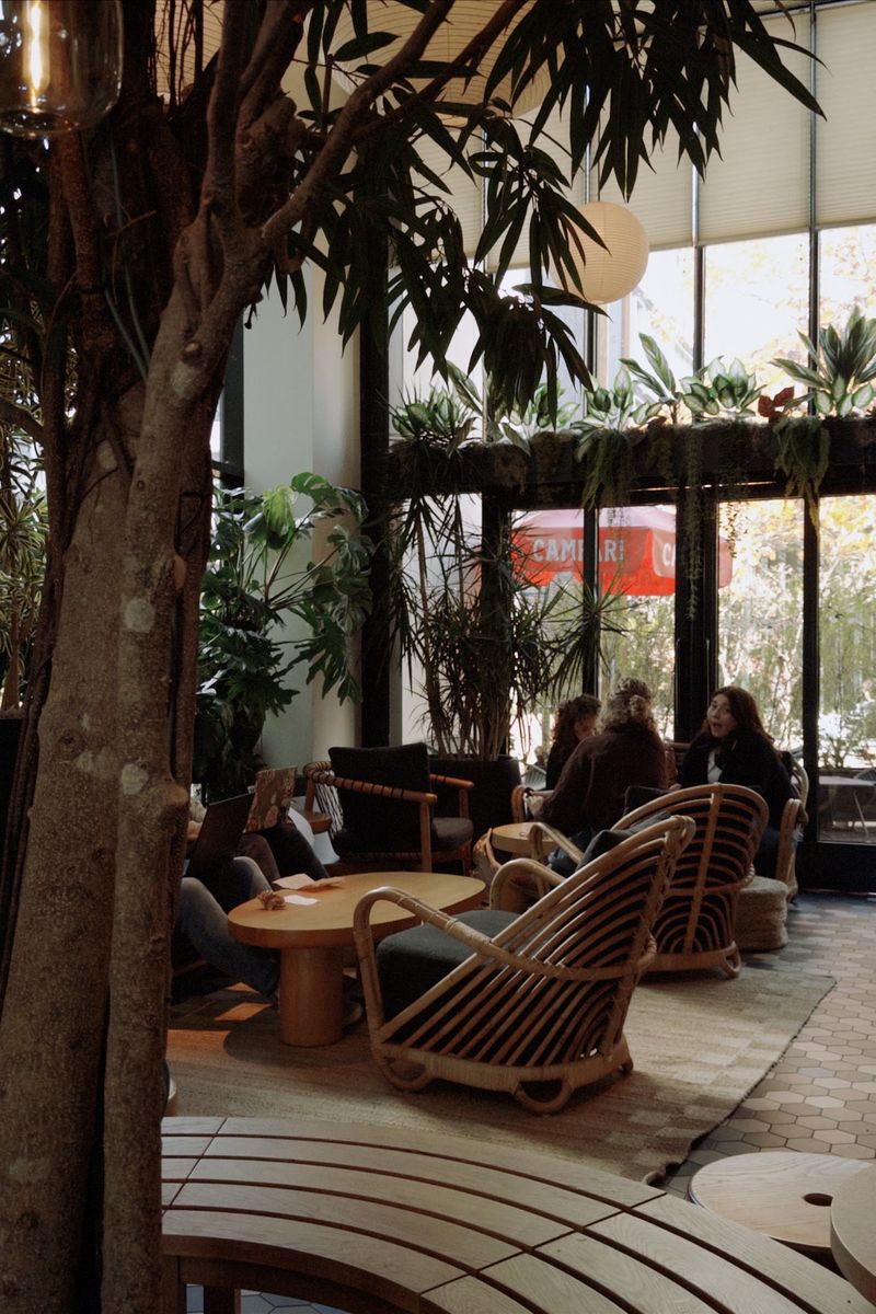 An Easygoing Place to Meet An Easygoing Place to Meet