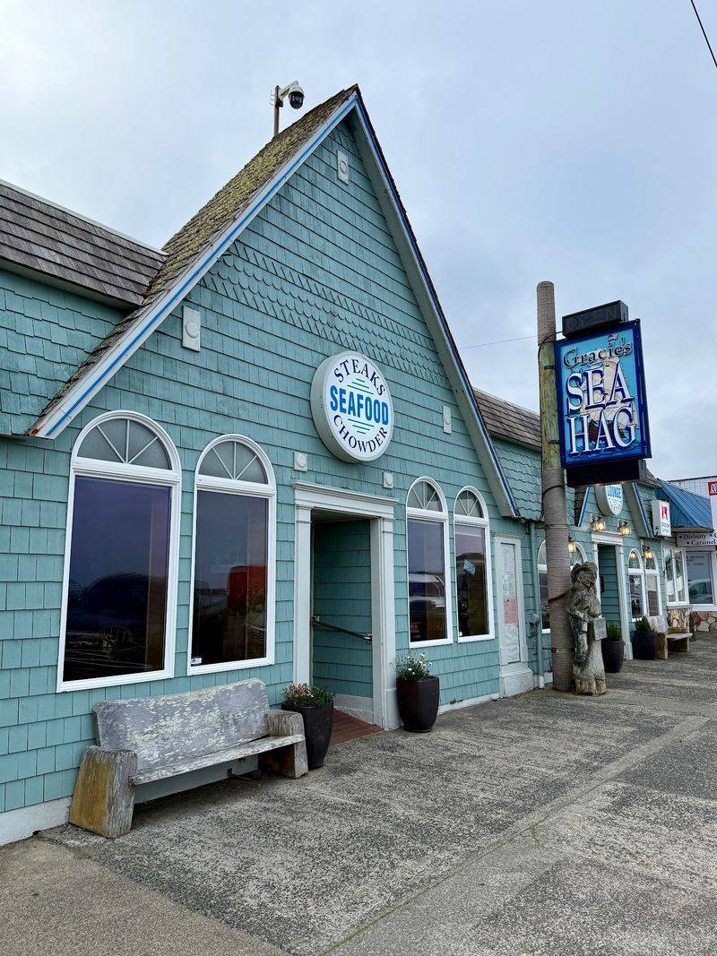 An Oceanfront Seafood Landmark on Highway 101 An Oceanfront Seafood Landmark on Highway 101
