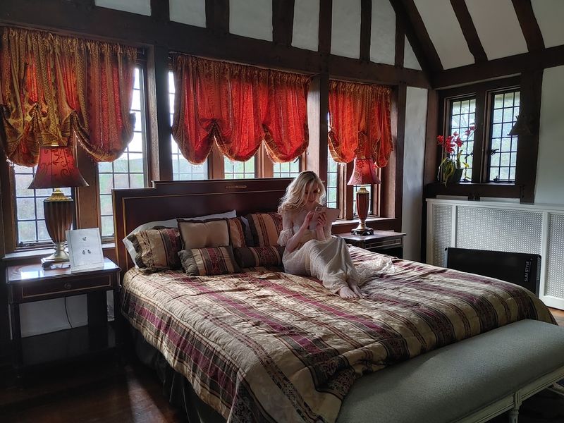 An Overnight Stay in the Manor An Overnight Stay in the Manor