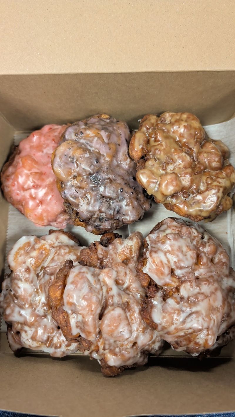 Apple Fritter Donut Shop, Ferndale, Michigan Apple Fritter Donut Shop, Ferndale, Michigan