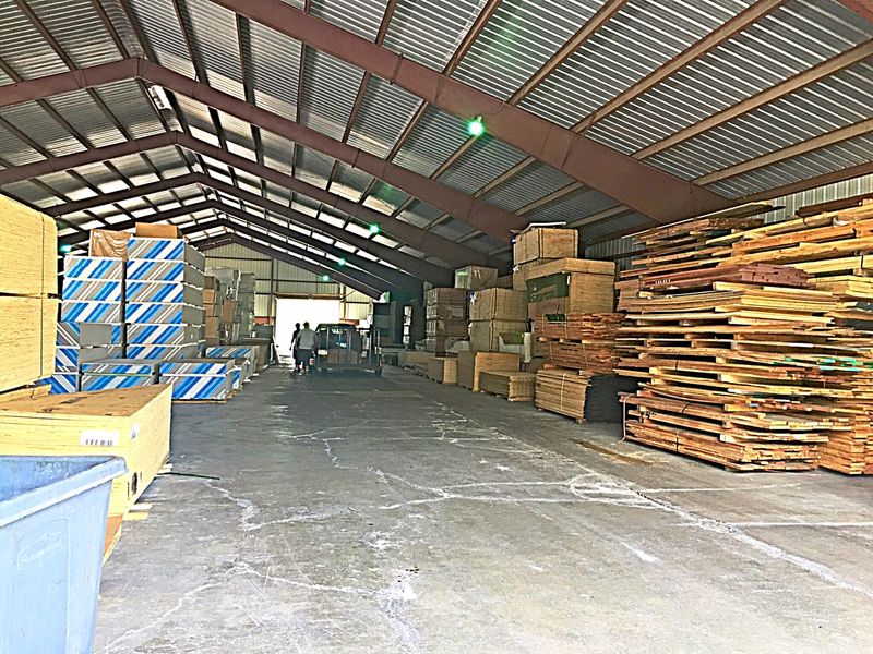 At P Ranch, the Long Barn Tells the Workday Story At P Ranch, the Long Barn Tells the Workday Story